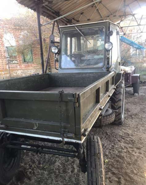 Продаётся трактор-т16 и прицеп к нему