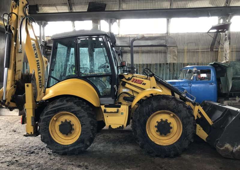 Экскаватор-погрузчик New Holland B115B