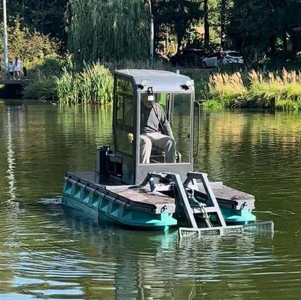 Водный погрузчик для уборки камыша, ряски, мусора, ила