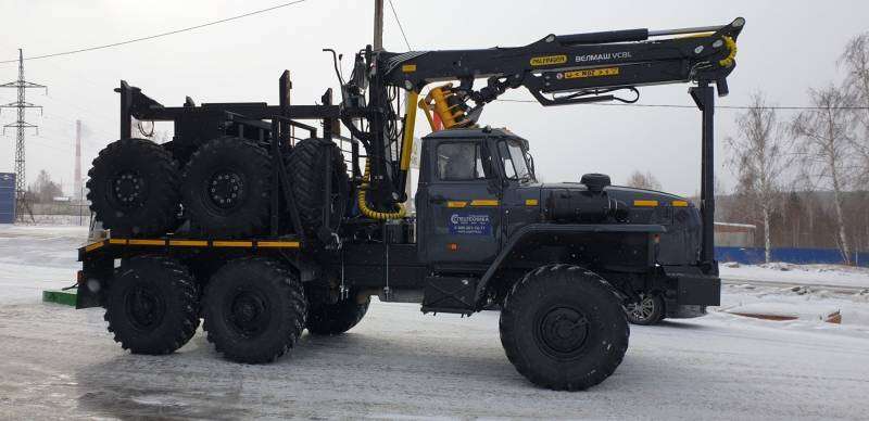 Лесовоз урал с манипулятором и прицепом