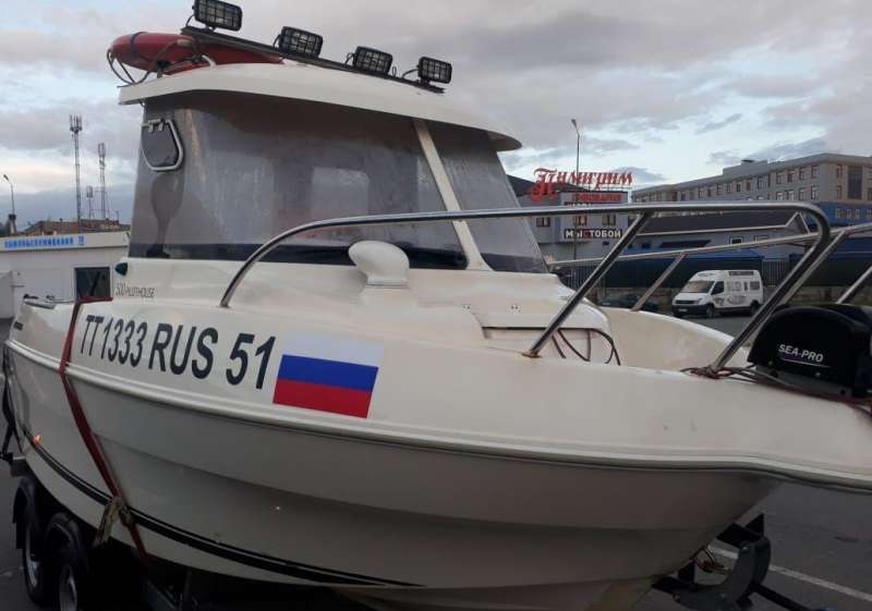 Катер мурманск. Quicksilver 500 Pilothouse. Silver Eagle WA 650. Катер из морской шлюпки. Катер Квиксильвер Фокс.