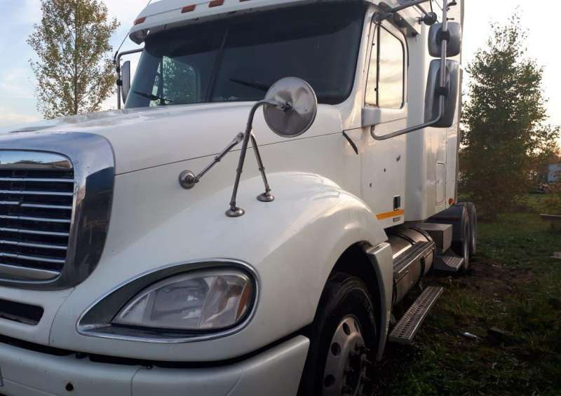 Продам тягач Freightliner CL120064ST находу