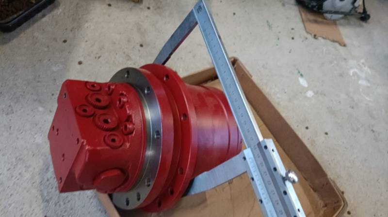 Hanix SB150 Бортовой редуктор хода