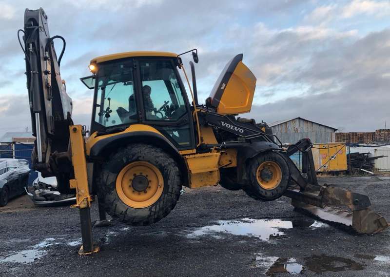 Продам экскаватор-погрузчик volvo BL61B