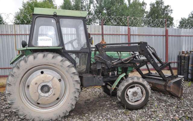 Продам трактор лтз с погрузчиком