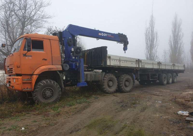 Манипулятор вездеход 25т стрела 8т полуприцеп