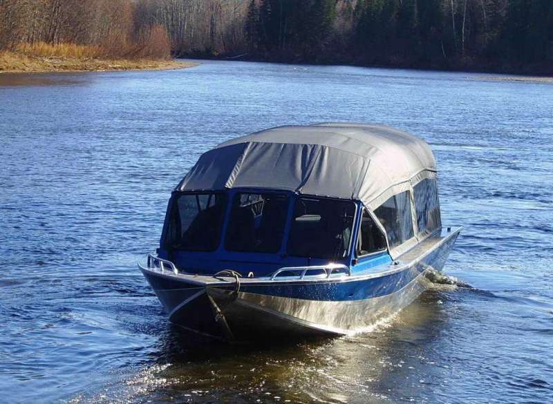 Водомётный катер North River Commander 22