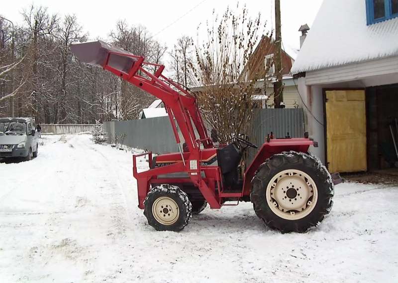 Японский мини трактор 28 л.с с погрузчиком