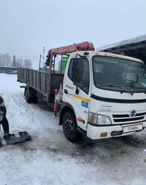 Hino 300 (Dutro) с КМУ, 2010