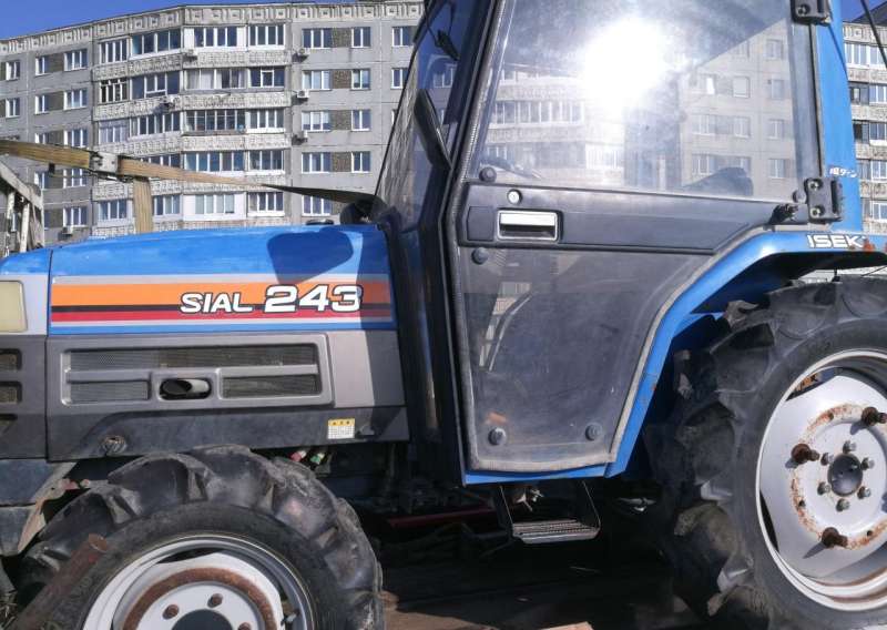 Японский минитрактор iseki sial 243 с кабиной