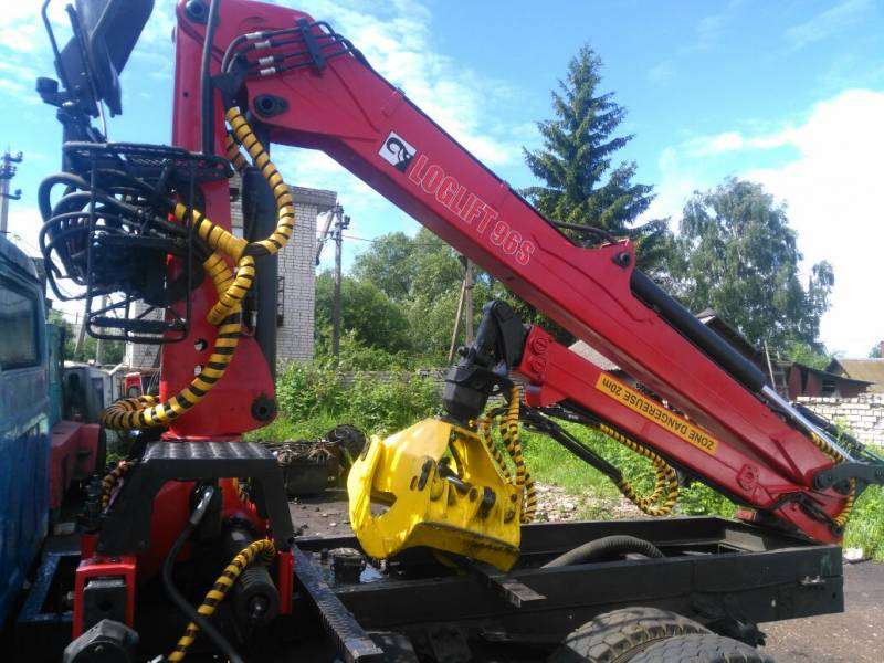 Гидроманипулятор (погрузчик леса)