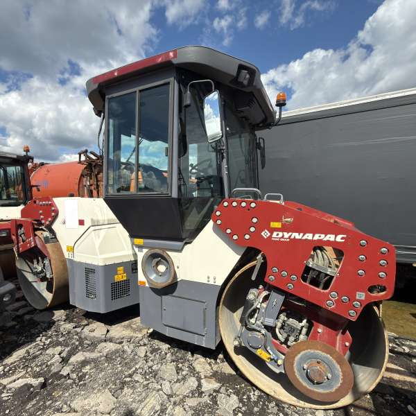Асфальтовый тандемный виброкаток Dynapac CC4200