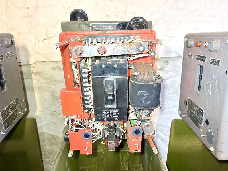 Трансформатор с автоматической защитой и блоком розеток