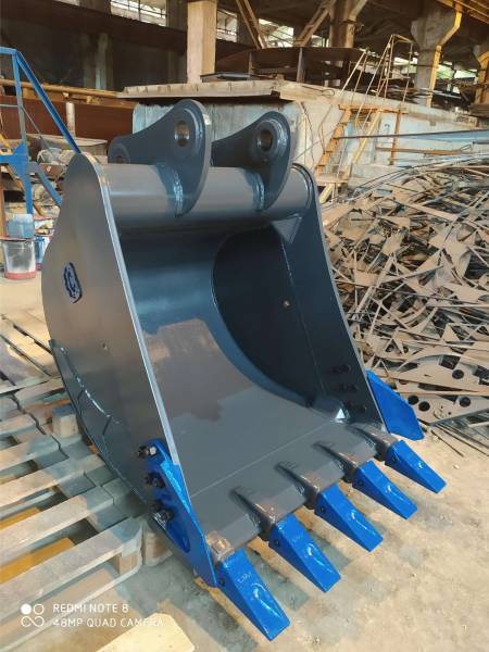 Ковш стандартный с бокорезами на Hitachi ZX135
