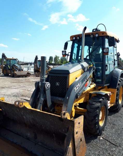 John deere 325j. Экскаватор погрузчик John Deere 325j. Экскаватор-погрузчик John Deere 325j 2011г.. John Deere 325j габариты. Капот на Джон Дир 325j.