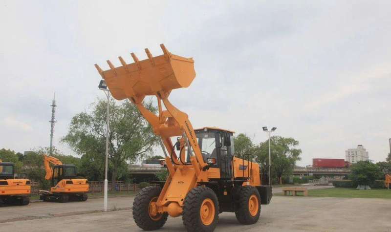 Фронтальный погрузчик Lonking CDM835E