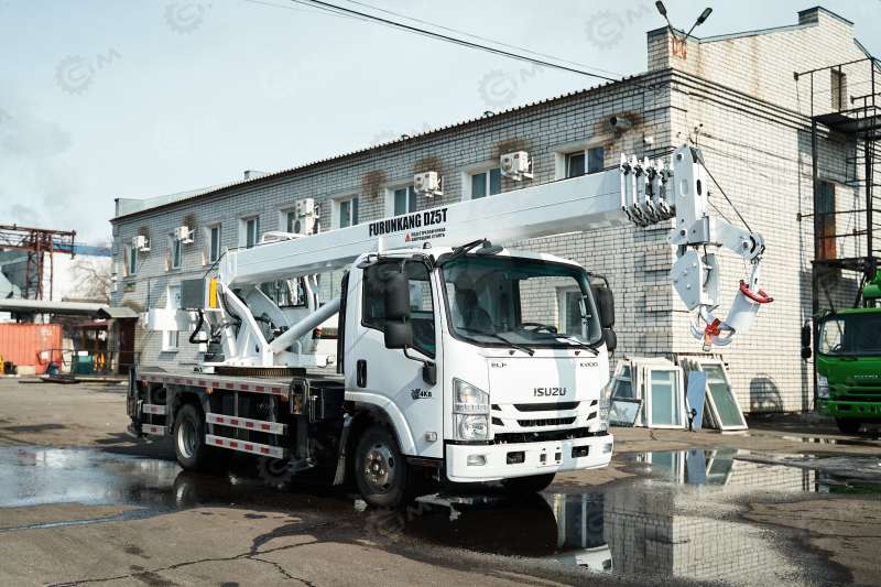 Автокран на шасси Isuzu 4x2, 5 т