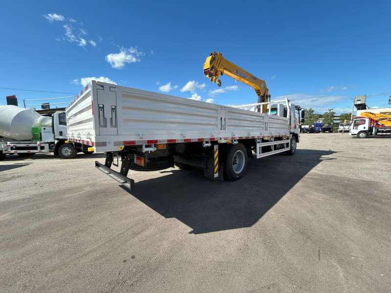 Isuzu 4х2 139kw, гп 6 тонн, КМУ гп 5 тонн, спальник