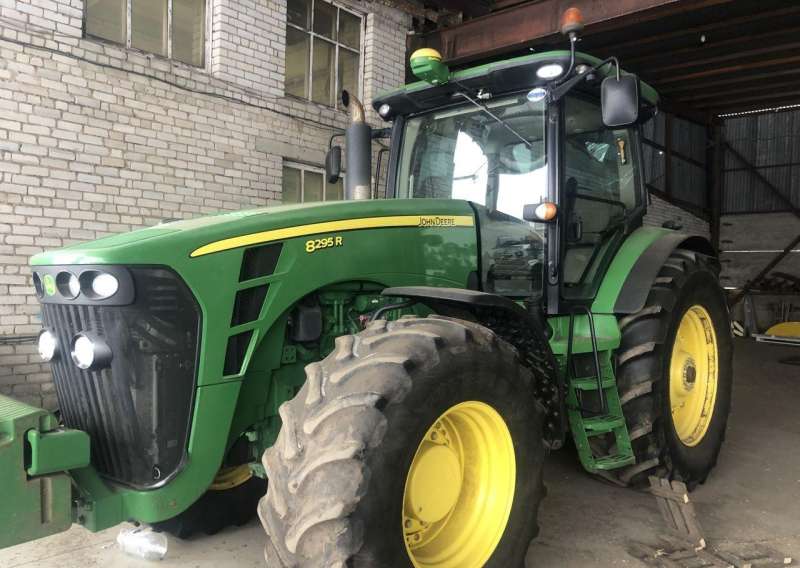 Трактор John Deere 8295R