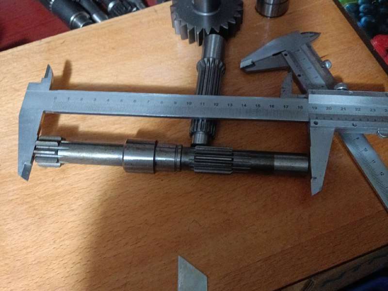 Hanix N300 вал редуктора хода гидромотора