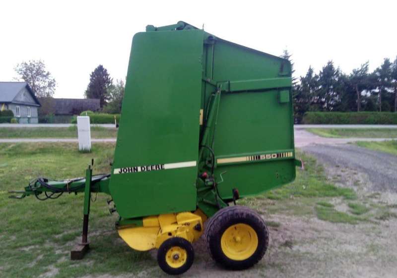 Пресс-подборщик John Deere 550