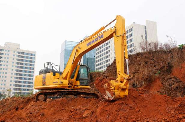 Экскаватор гусеничный Komatsu PC225LC-11MO вес 23000кг