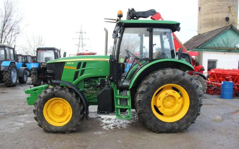 Трактор John Deere 6110B