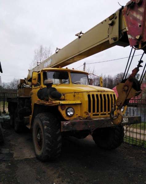 Автокран Урал 5557