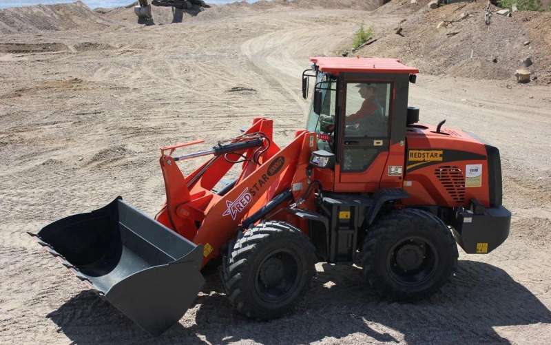 Фронтальный погрузчик Redstar 3000GT