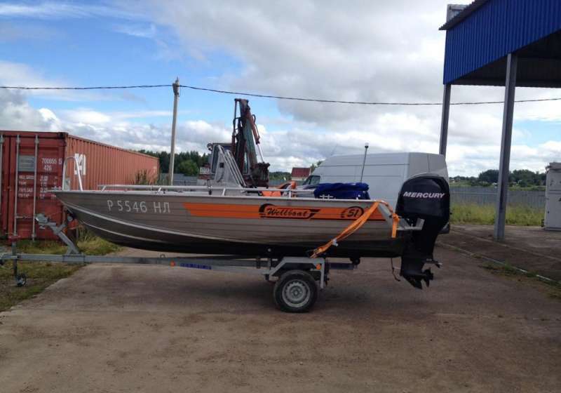 Вельбот 51 с мотором и прицепом