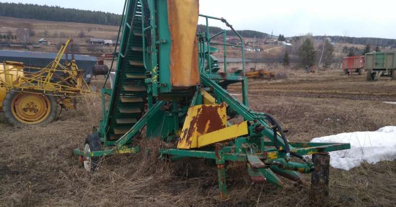 Морковоуборочный комбайн ем-11