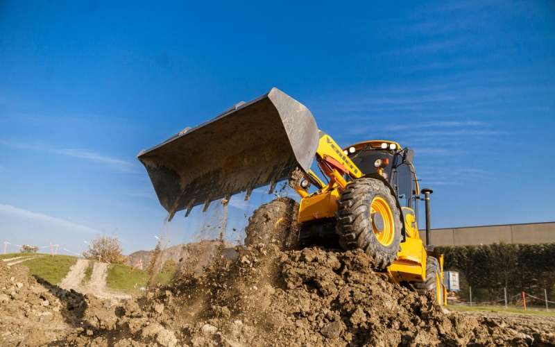 Экскаватор-погрузчик Venieri 10.23 (Италия)