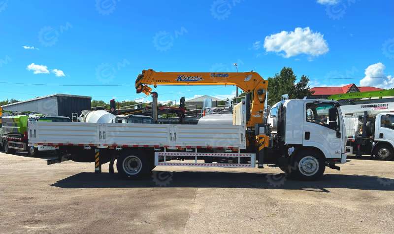 Новый Isuzu 4x2 дв с кму XCMG SQS125 гп 5т 4 секции