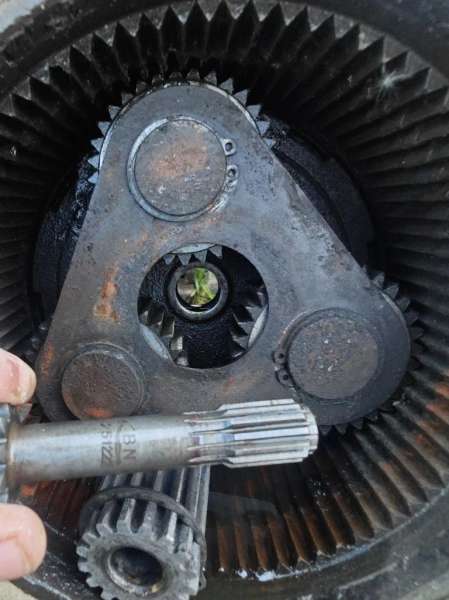 Вал редуктора хода Kubota RX-306