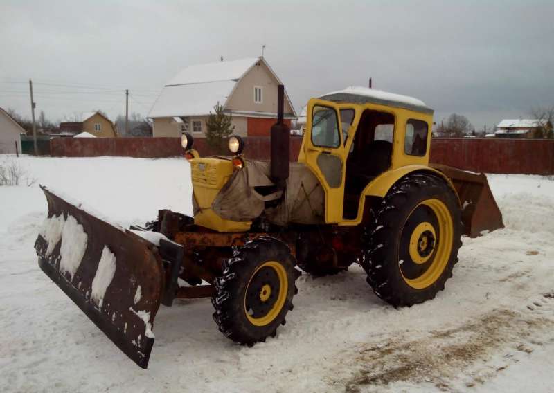 Коммунальный снегоуборочный трактор ко-705Б