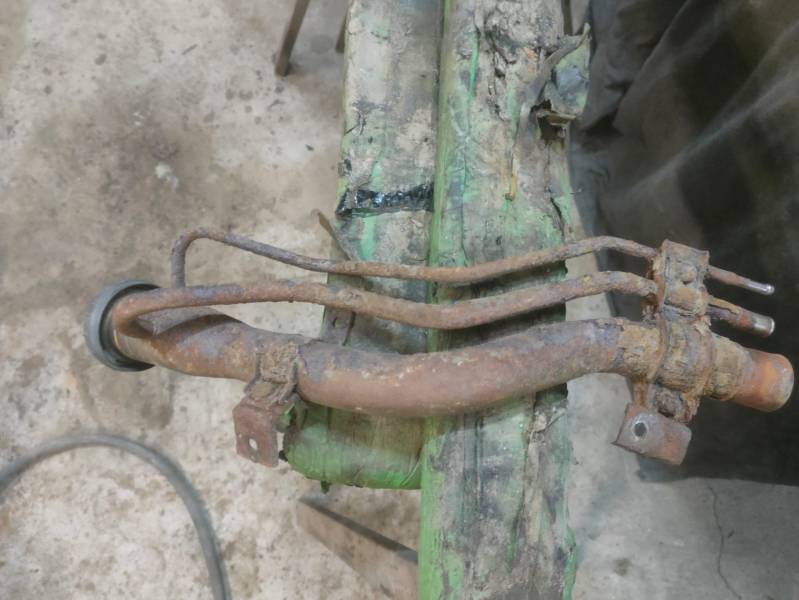 Ремонт заливной горловины бензобака в Санкт-Петербурге