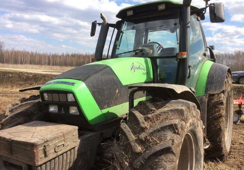Трактор Агротрон 165,7 Дойц Фар