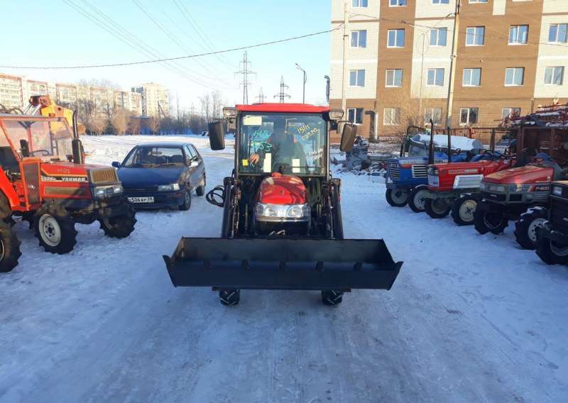 Трактор Yanmar EF 222 с кабиной и с куном