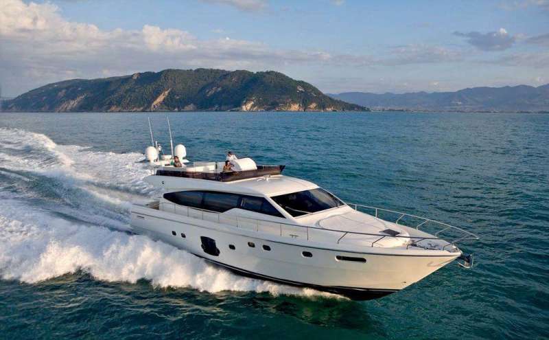 Моторная яхта Ferretti 631