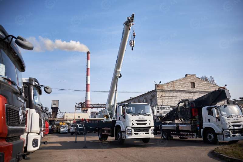 Автокран Isuzu 4x2 151кВт гп 16т