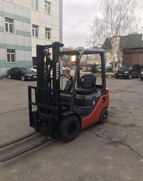 Погрузчик Toyota 32-8FG15 бензин