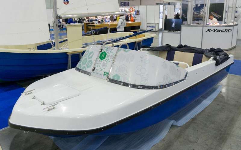 Пластиковый катер Виза Легант - 430 Авто