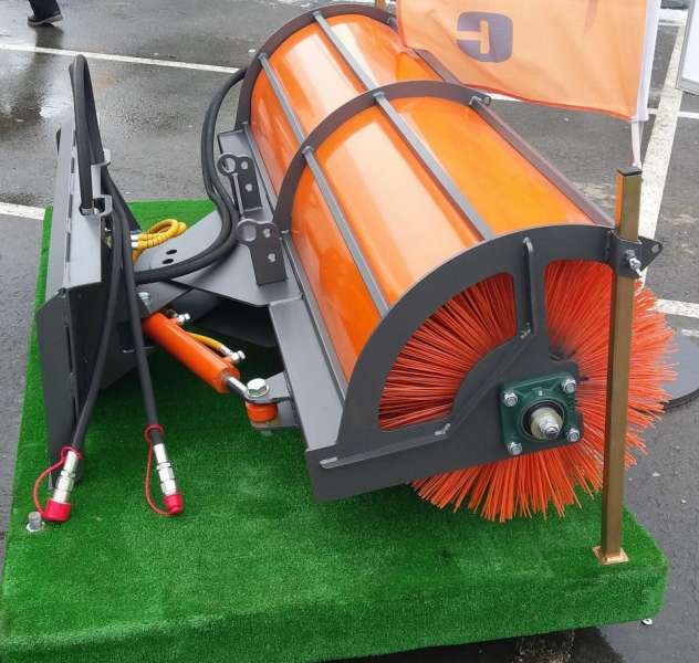 Щетка для мини-погрузчика поворотная 1800 мм