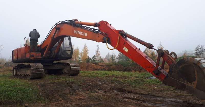 Экскаватор Hitachi EX200