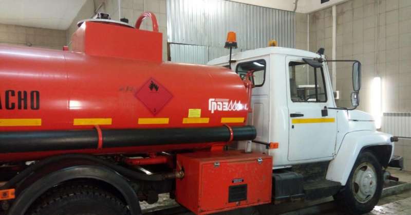 Бензовоз Топливозаправщик газ 3309