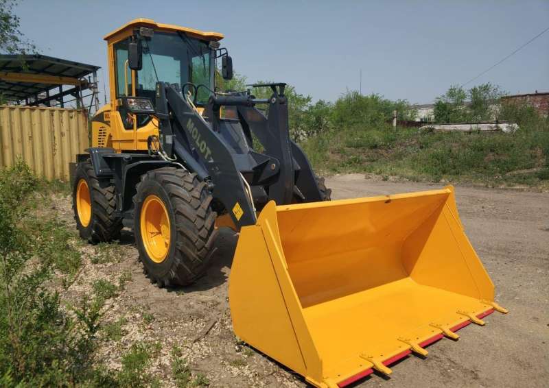 Фронтальный погрузчик molot ZL30