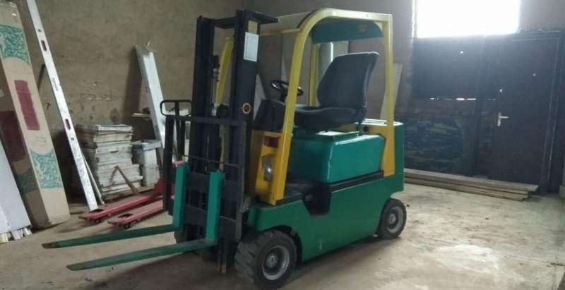 Погрузчик вилочный дп-1604