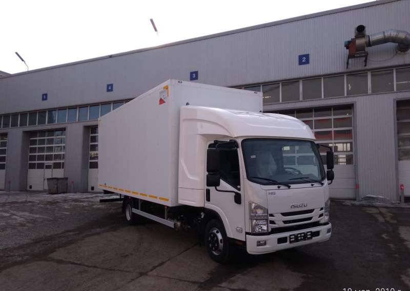 Промтоварный фургон с спальником Isuzu Elf 9.5