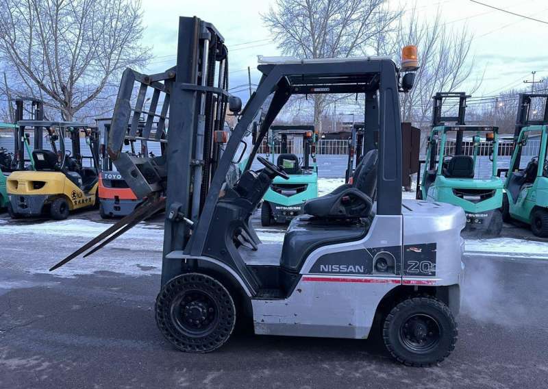 Вилочный погрузчик Nissan FG20, 2011