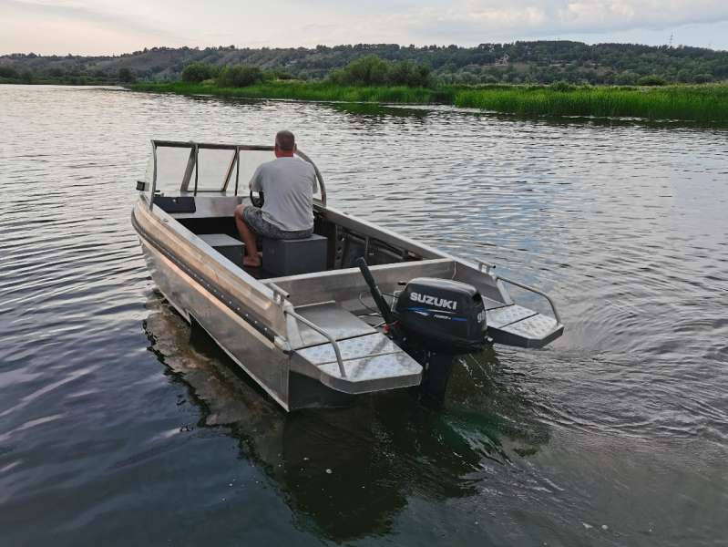 Алюминиевая лодка с реданом «Ёрш3912 R2M» под заказ